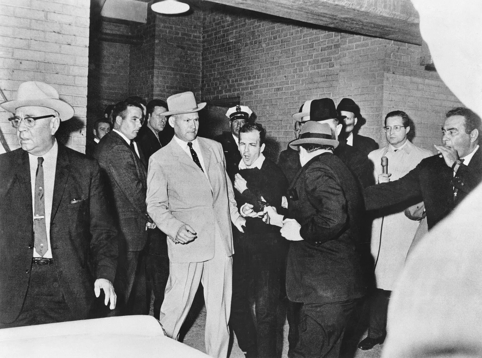 Шкарпетки, костюми та капці: що приховує Національний архів у справі Кеннеді?